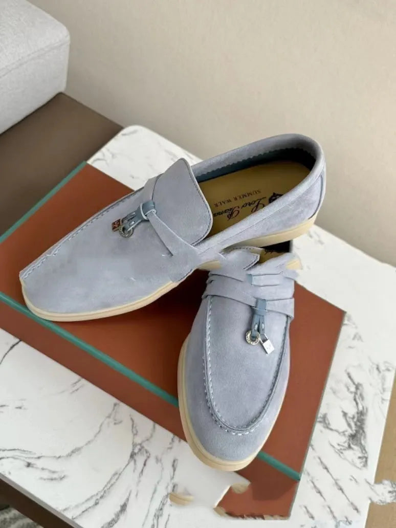 Gommino slip-on loafers with round toe and rubber sole in various colours