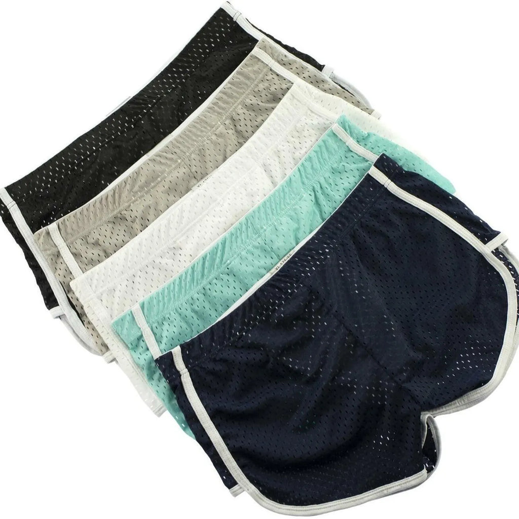 Men's black three-point boxer shorts made from a cotton and nylon blend fabric.