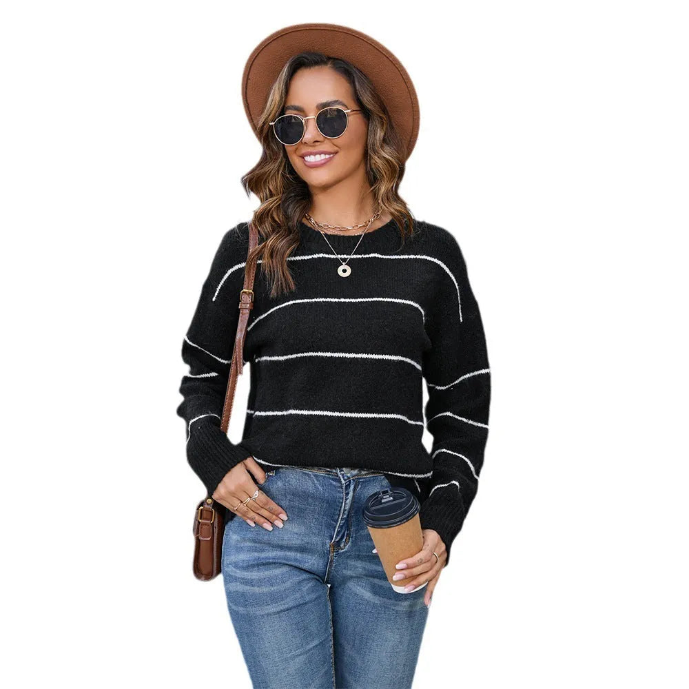 Women's striped pullover sweater with round neck collar and loose fit street fashion style