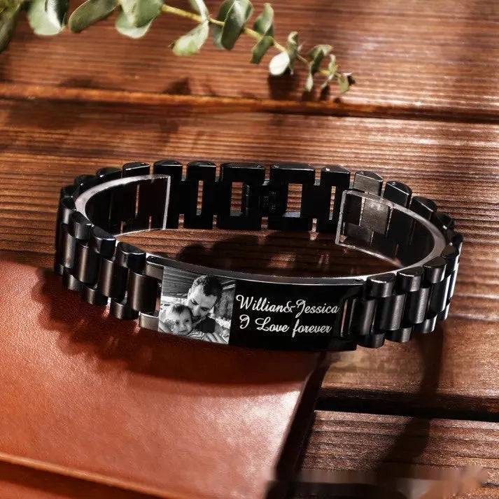 Men's bracelet with curved stainless steel lettering plate and titanium steel heart-shaped links
