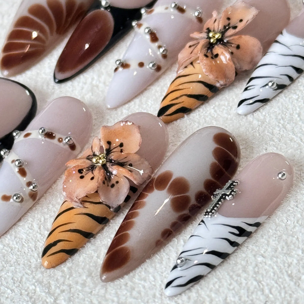 Handmade French style artificial nails with leopard print, cross and flower patterns in four sizes XS, S, M, L.