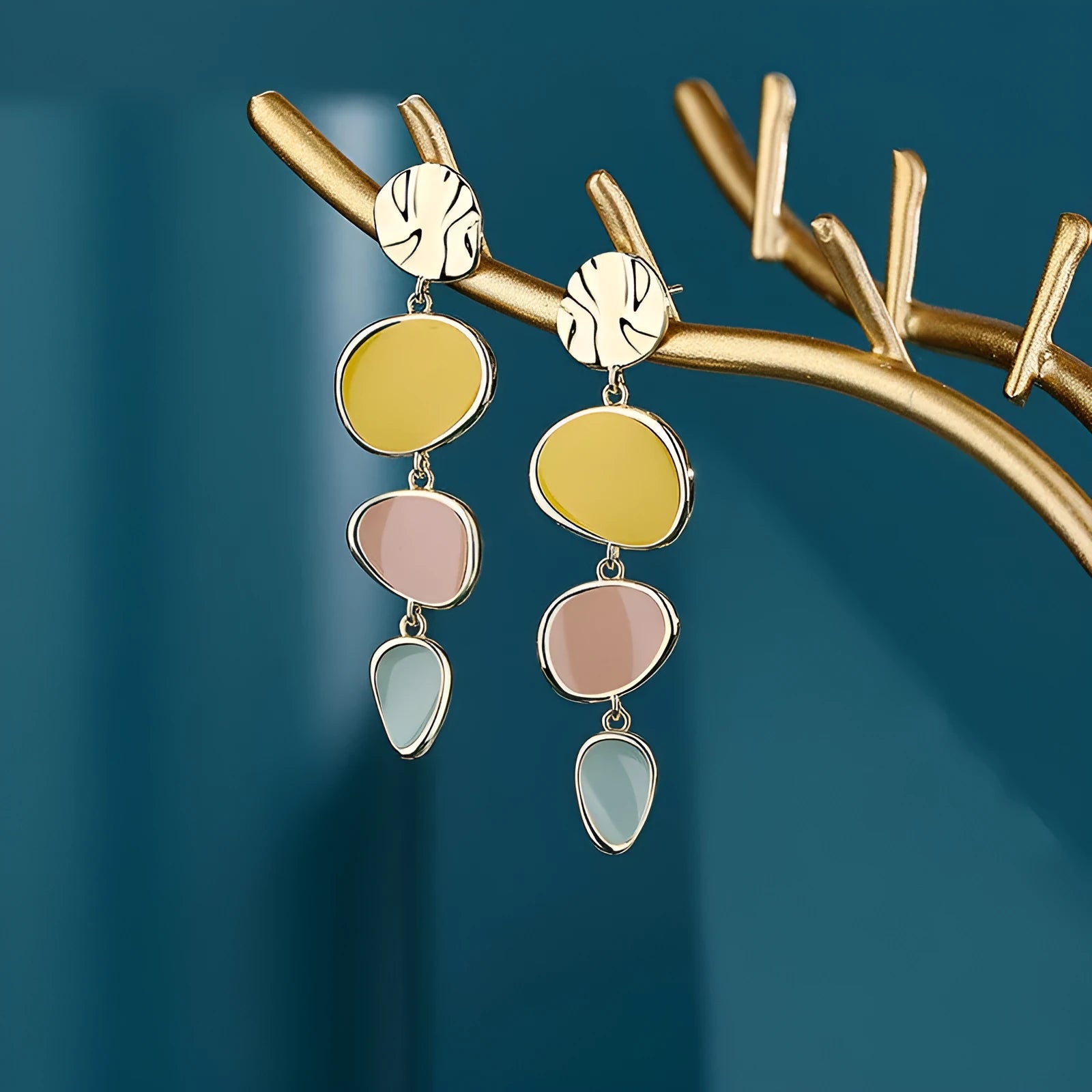 Morandi three-colour alloy wafer earrings with dripping oil treatment and vintage needle design