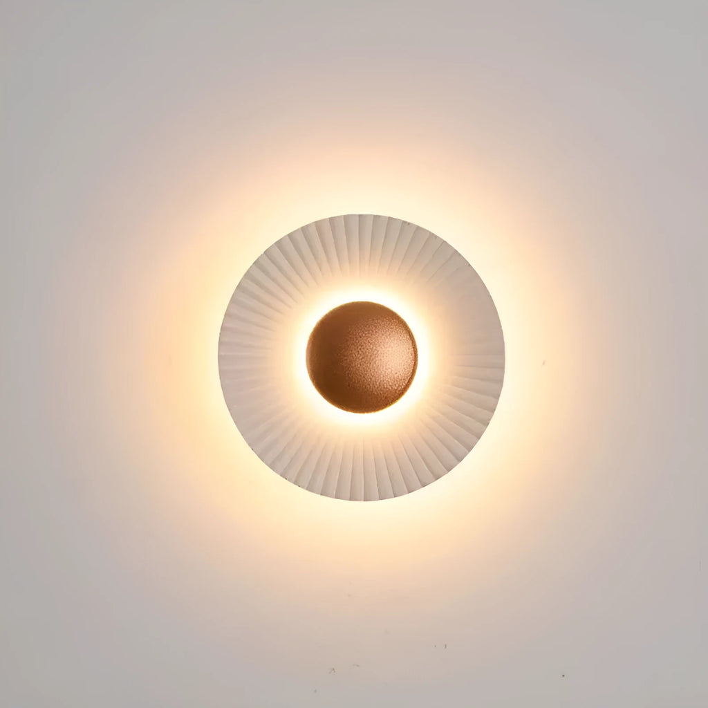 Round wall lamp with aluminium shade and LED lighting in white and gold two-tone colour option