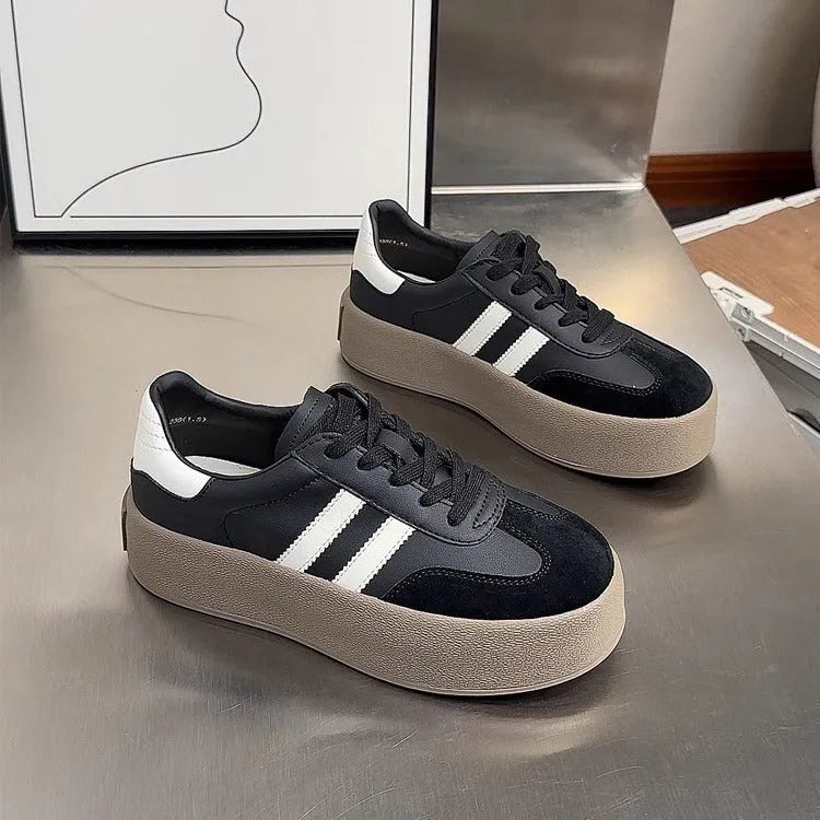 Women's vintage distressed leather casual sneakers with round toe and lace-up front