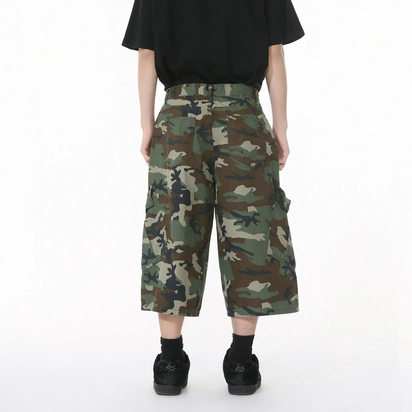 Men's cotton camouflage loose fit jeans with wide leg, cropped length, side stitching, and large pockets.