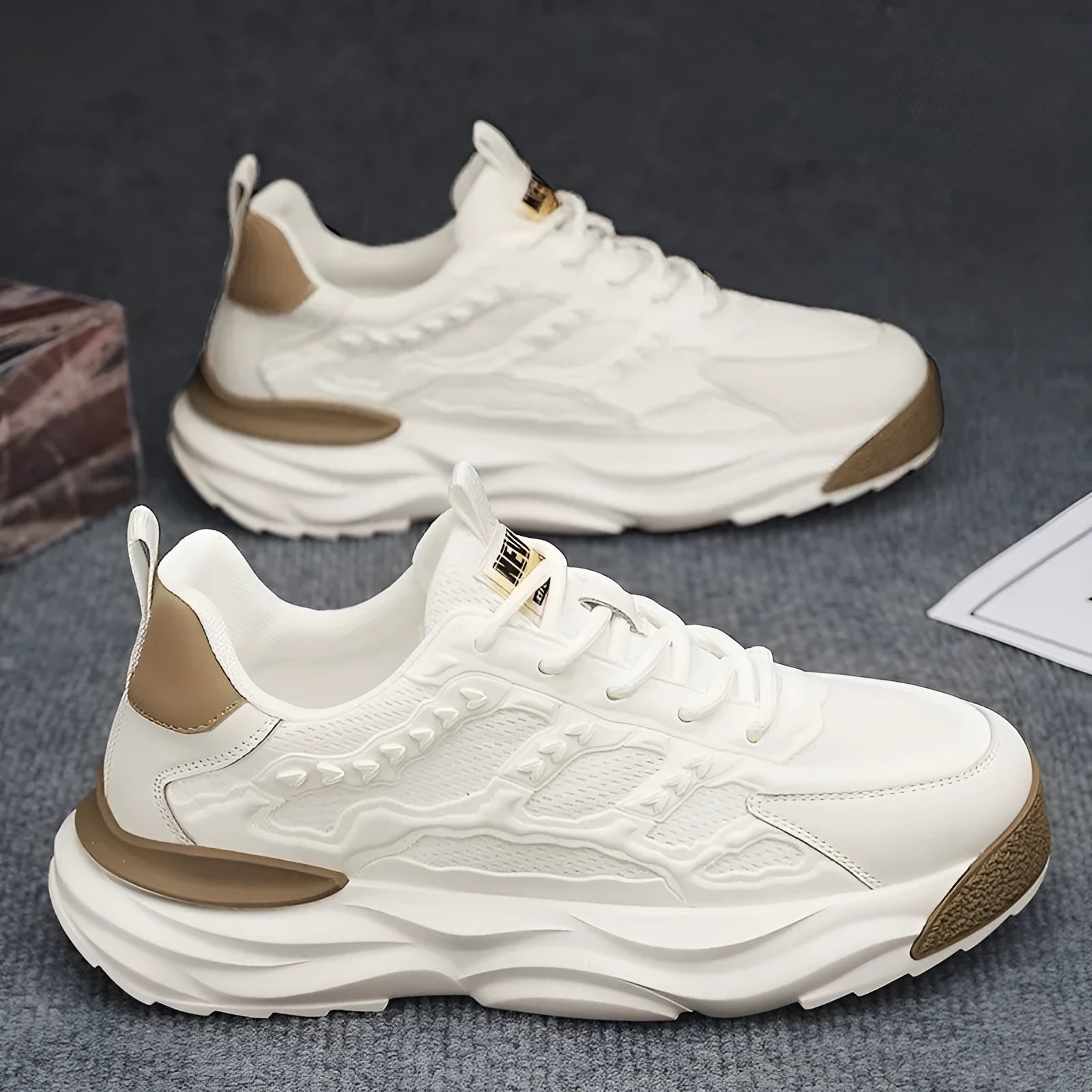 Men's white and black breathable mesh casual shoes with round toe in sizes 39 to 44