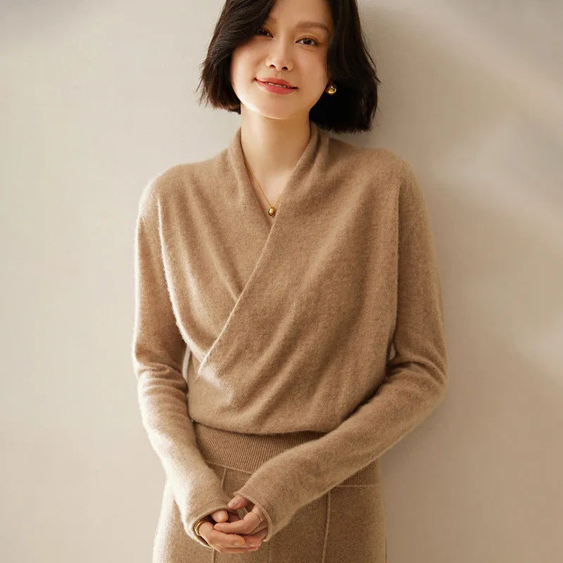Women's solid colour V-neck cashmere sweater top in Elegant Camel with long sleeves