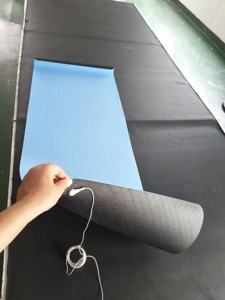 Blue conductive yoga mat with plants pattern and grounding wire, dimensions 182x61cm.