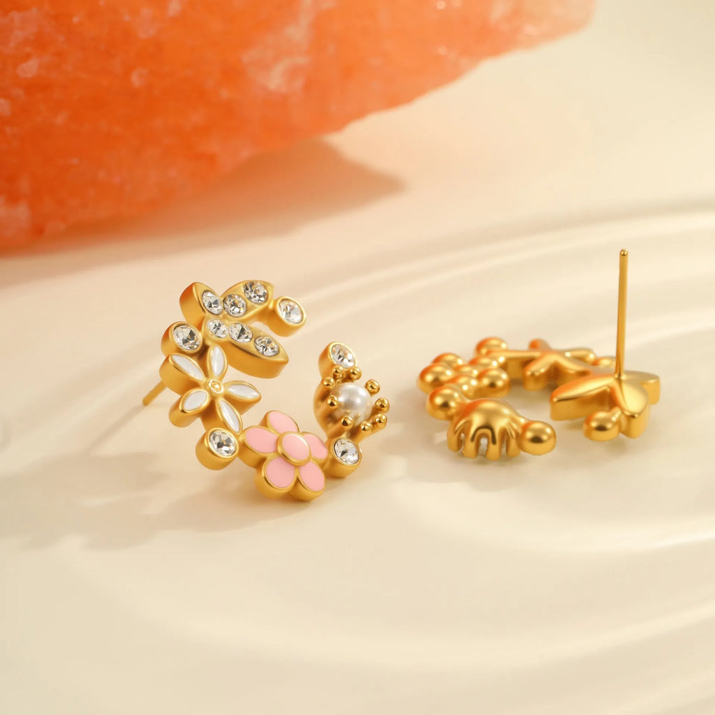 Flower shaped stud earrings with petal design in 18K gold plated stainless steel