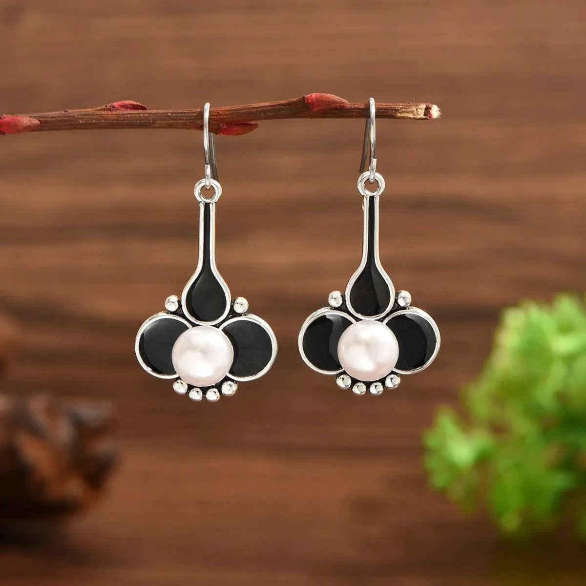 Retro fashion women's earrings with electroplated silver finish and alloy construction
