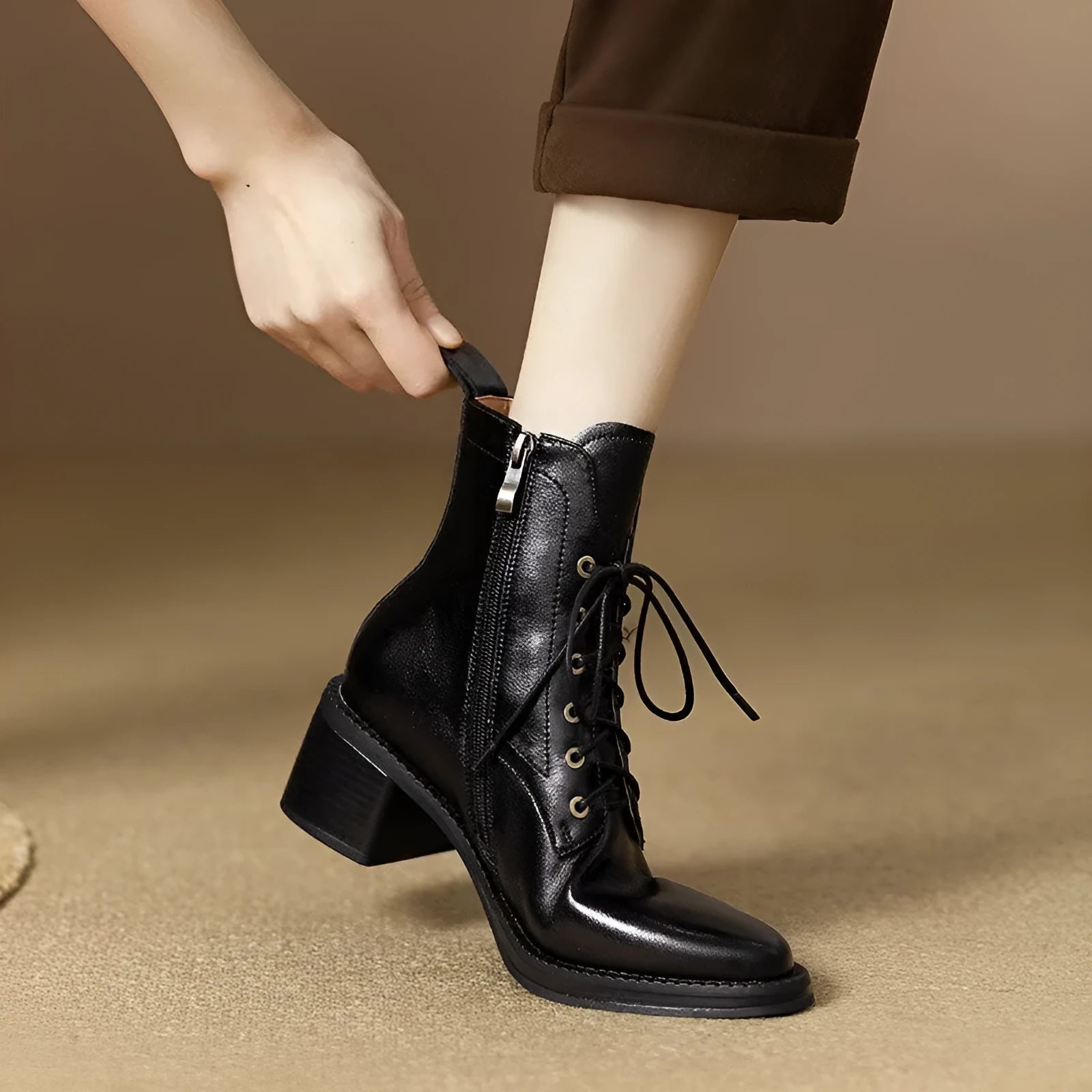 Women's black pointed-toe short tube boots with 5.5cm heel and 13cm shaft