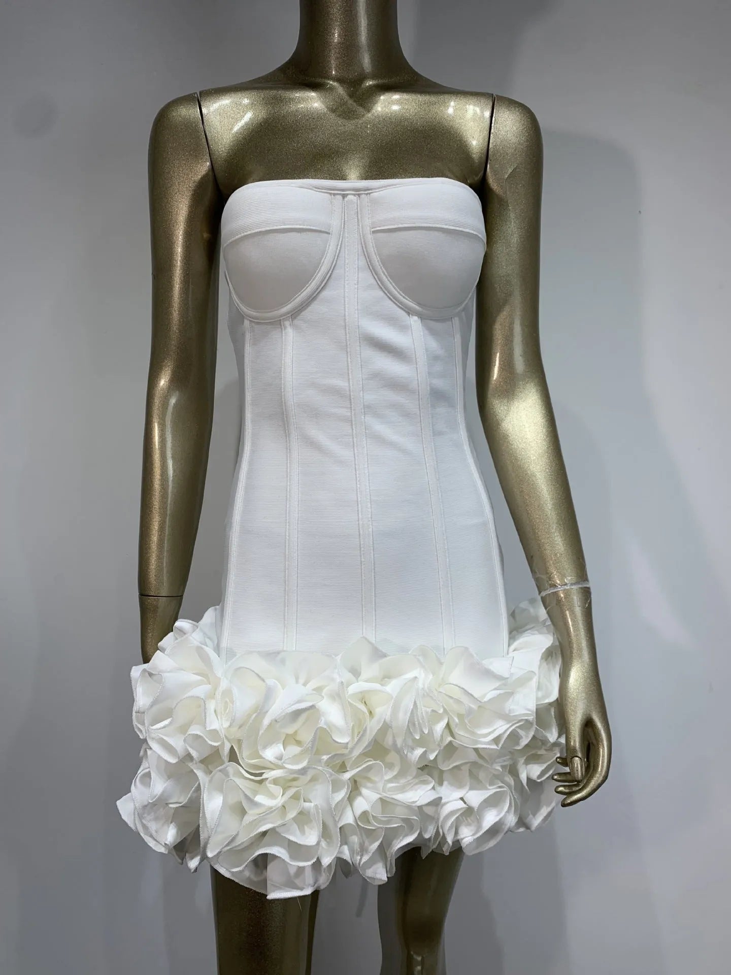 Women's solid colour urban style dress in polyester with mid waist design