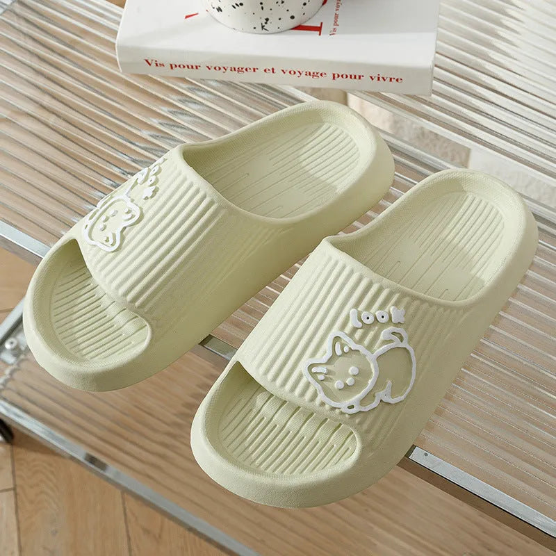 Women's thick-platform cat slippers in various colours on a non-slip EVA sole for indoor and outdoor use.