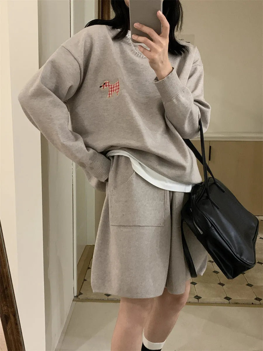 Casual sports knitted sweater shorts suit with animal embroidery in imitation cashmere fabric