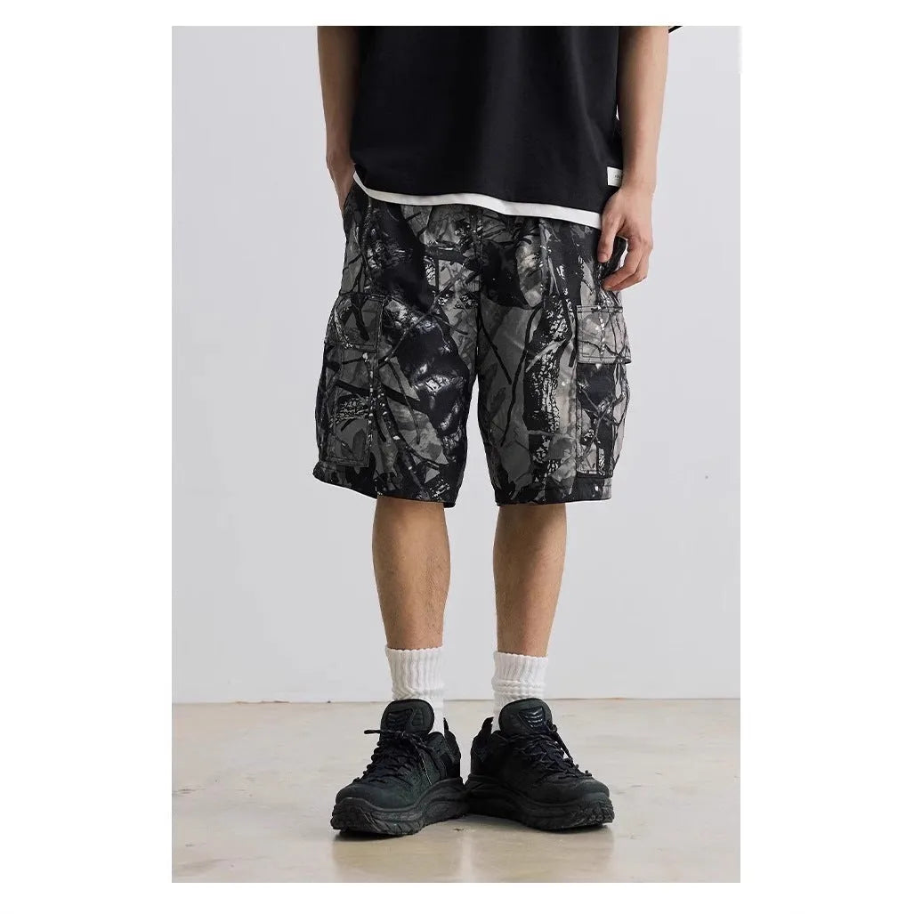 Loose straight-leg denim shorts in black with micro-elastic waistband and zip fly opening