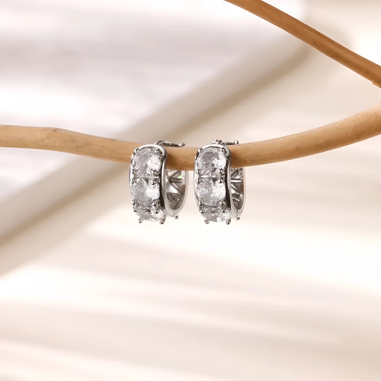 Women's stainless steel U-shaped ear clip earrings with inlaid zircon detailing in colour E5772P