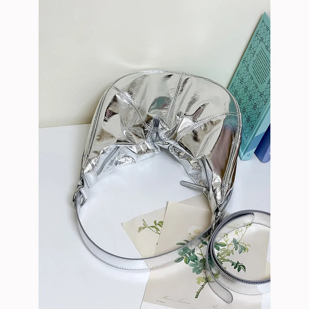 Women's dumpling-shaped shoulder bag in genuine first layer cowhide leather with cotton lining and sandwich pockets