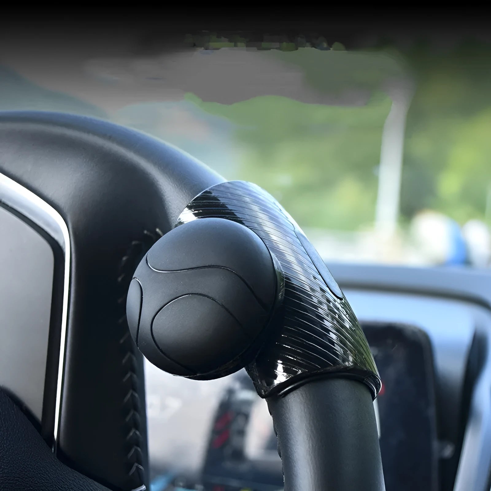 Silicone-covered steering wheel assistance ball with metal bearing for single-handed driving