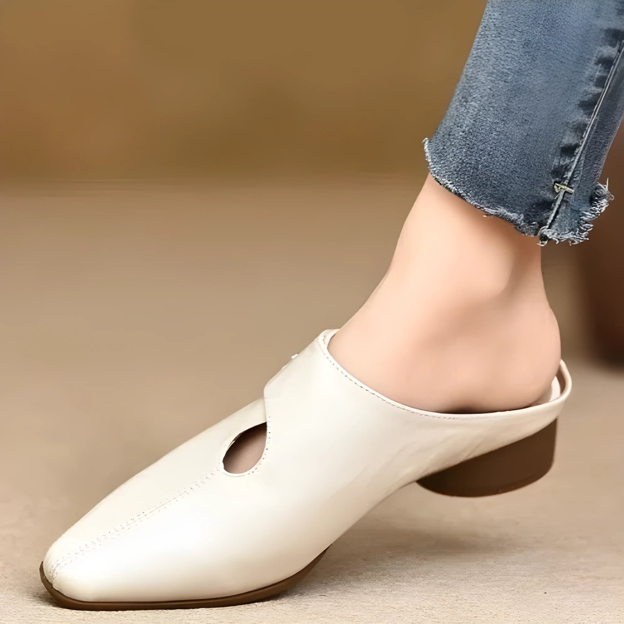 Women's noise-reducing slip-on slippers with hand-stitched pattern and first-layer sheepskin upper, beige colour, side view