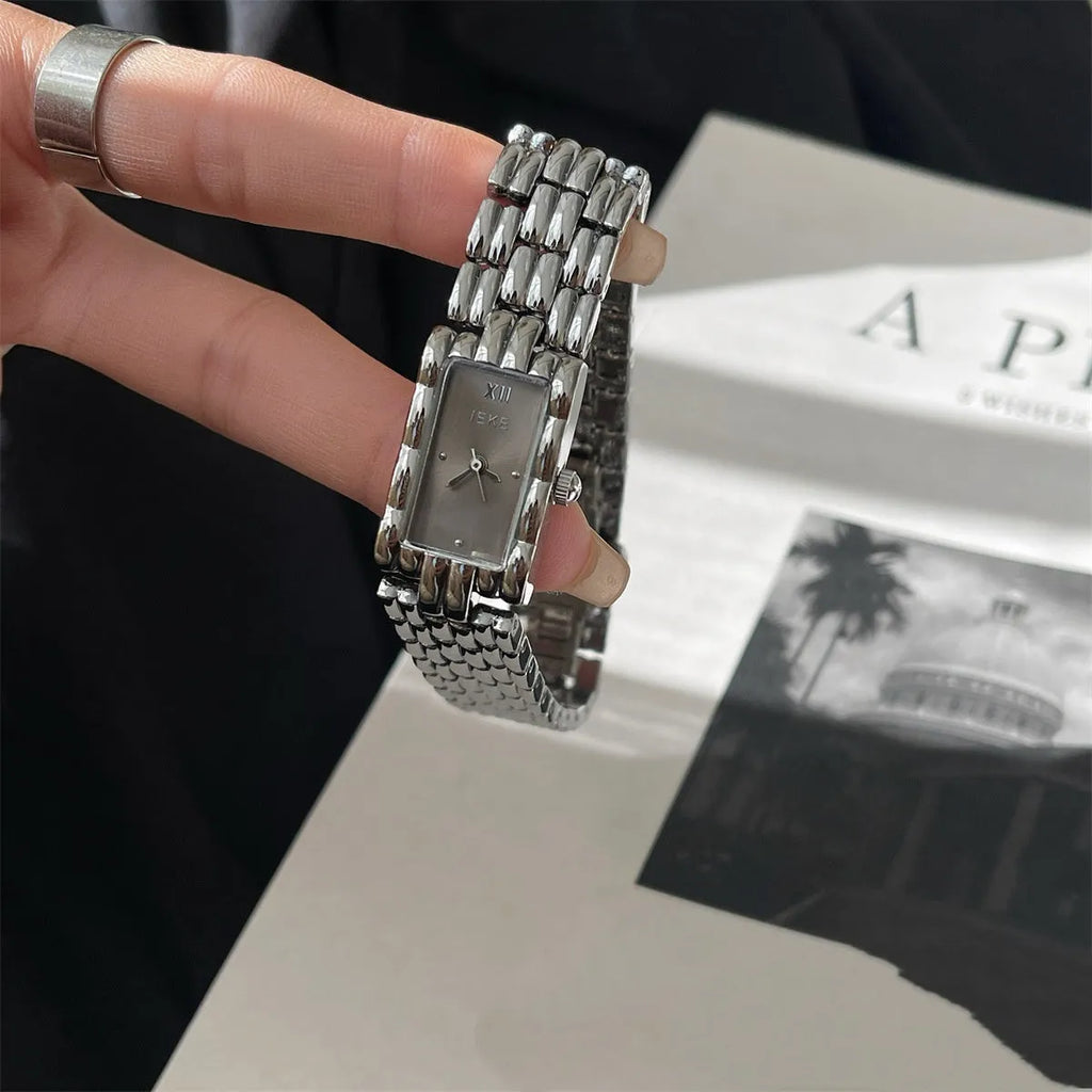 Women's bracelet-style Ins watch with 15mm dial, 7mm thickness, mineral glass mirror and butterfly buckle