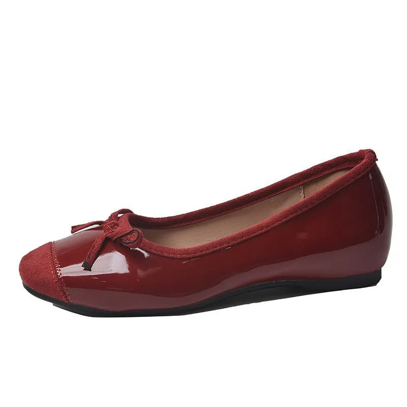 Retro style Mary Jane shoes with square toe and bow detail in wine red colour