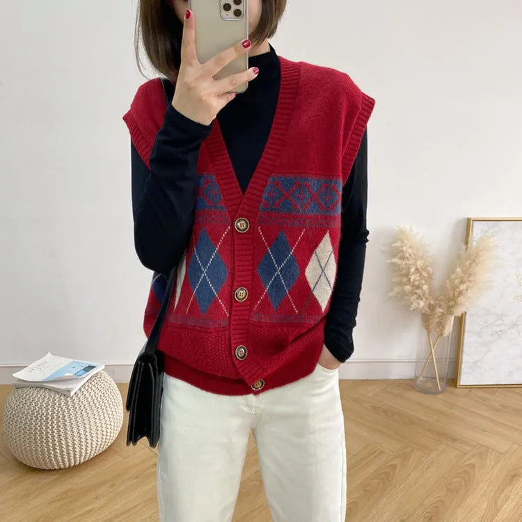 Sleeveless loose cardigan with diamond plaid pattern in khaki colour showing front view