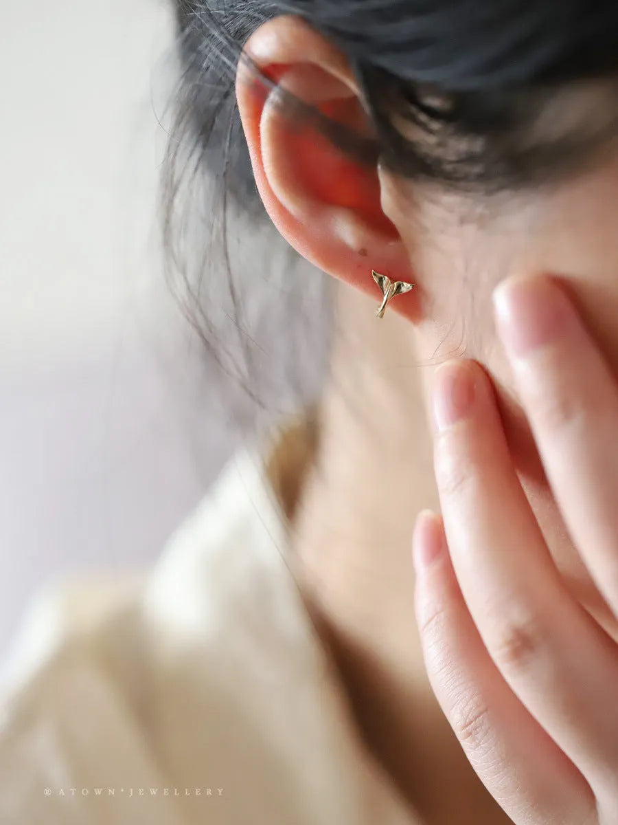 S925 sterling silver 14k gold plated women's fishtail ear ring with smooth surface and 8mm inner diameter.
