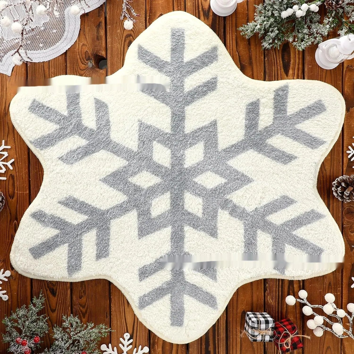 Square Christmas carpet with printed festive design in polyester material
