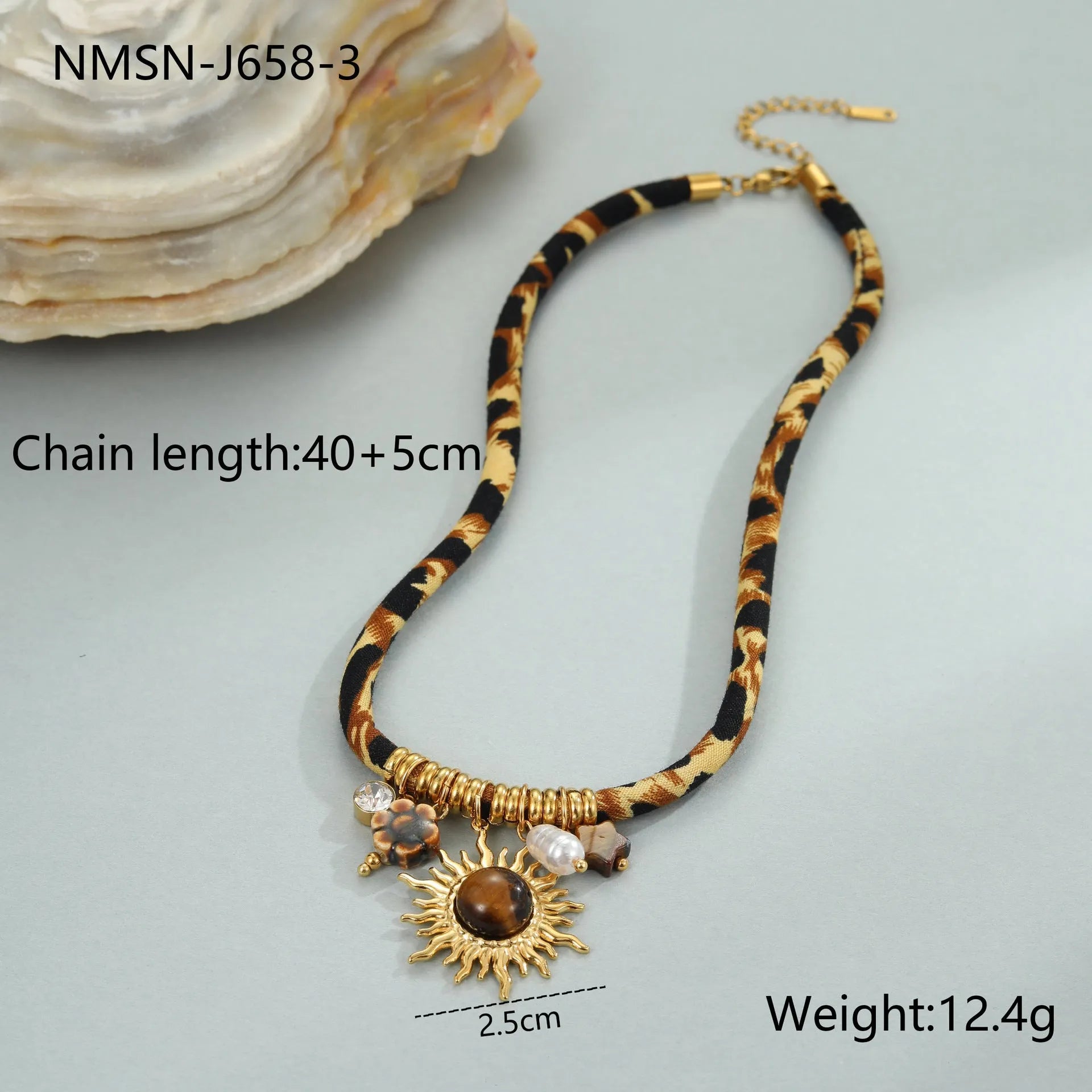 Women's stainless steel necklace with geometric leopard pendant on adjustable 41-50cm chain