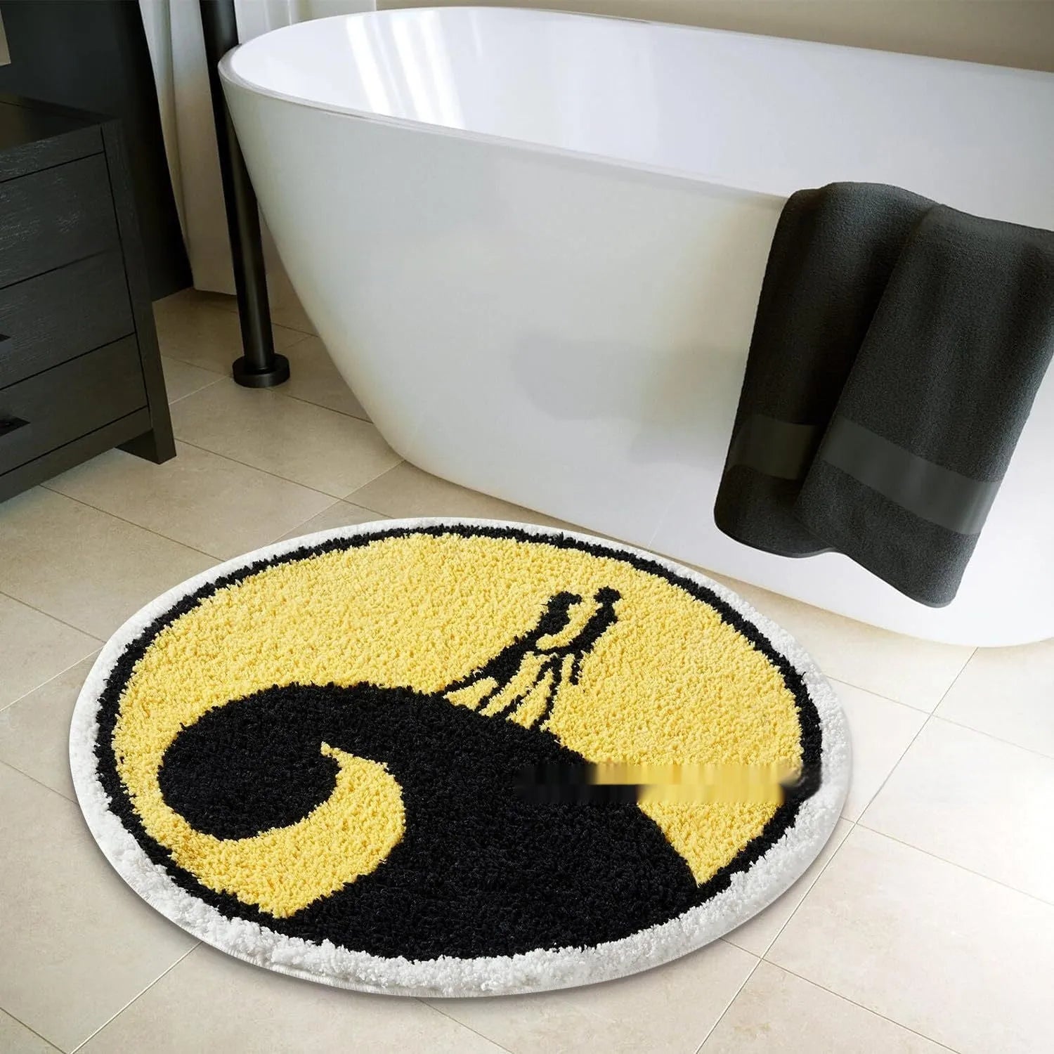 Square Christmas carpet with printed festive design in polyester material
