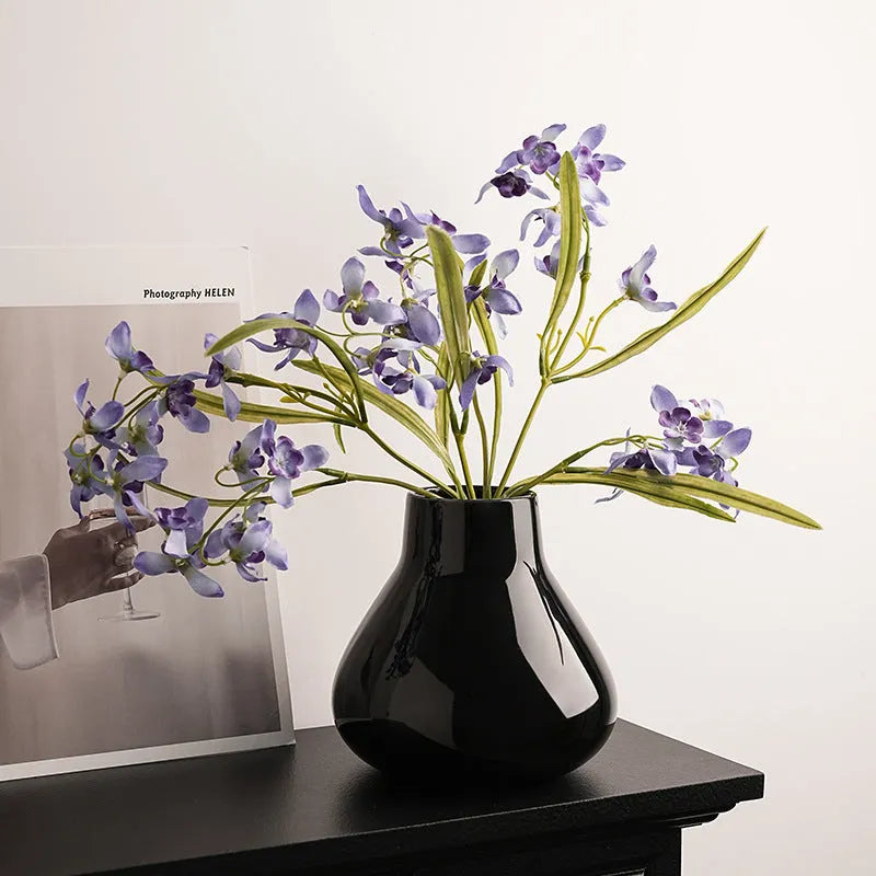 Black and white ceramic round belly French high sense decorative vases with artificial flower arrangements