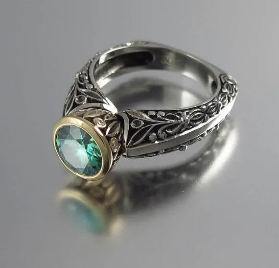 Flower-shaped gold-plated vintage gemstone ring in green silver colour on alloy band
