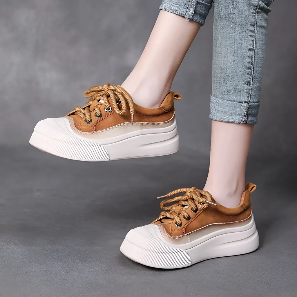 Women's casual lace-up shoes in full grain cow leather with round toe and rubber sole