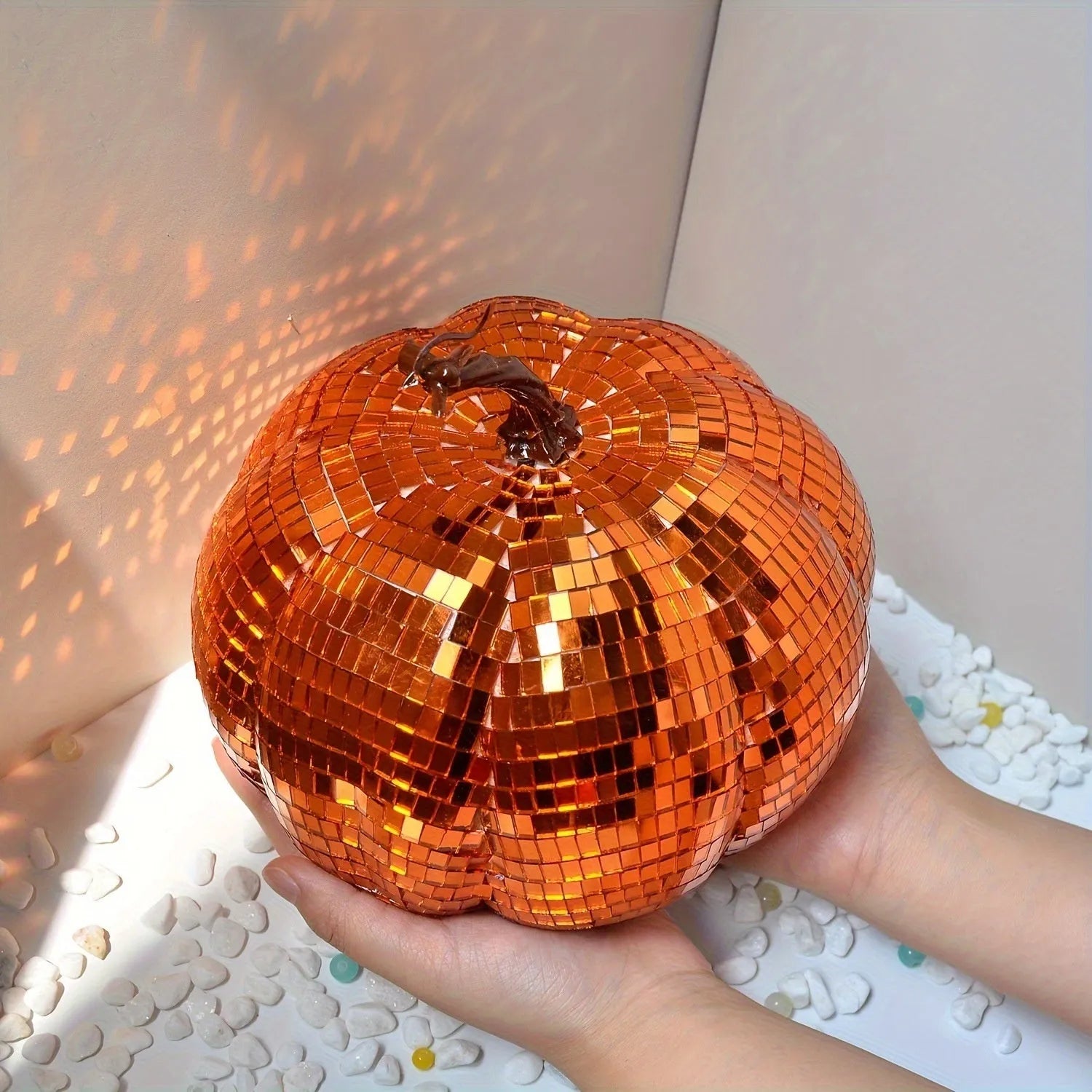 Glass pumpkin Halloween decoration with mirror finish in Chinese-style plant design