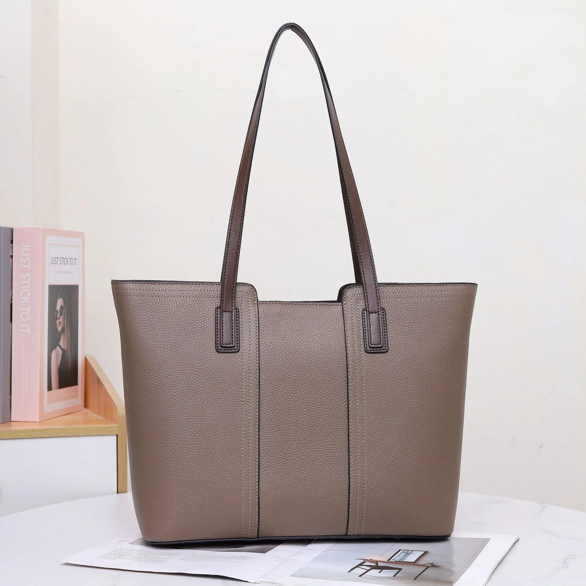 Genuine leather women's commuter shoulder bag in box-type design with mobile phone pocket