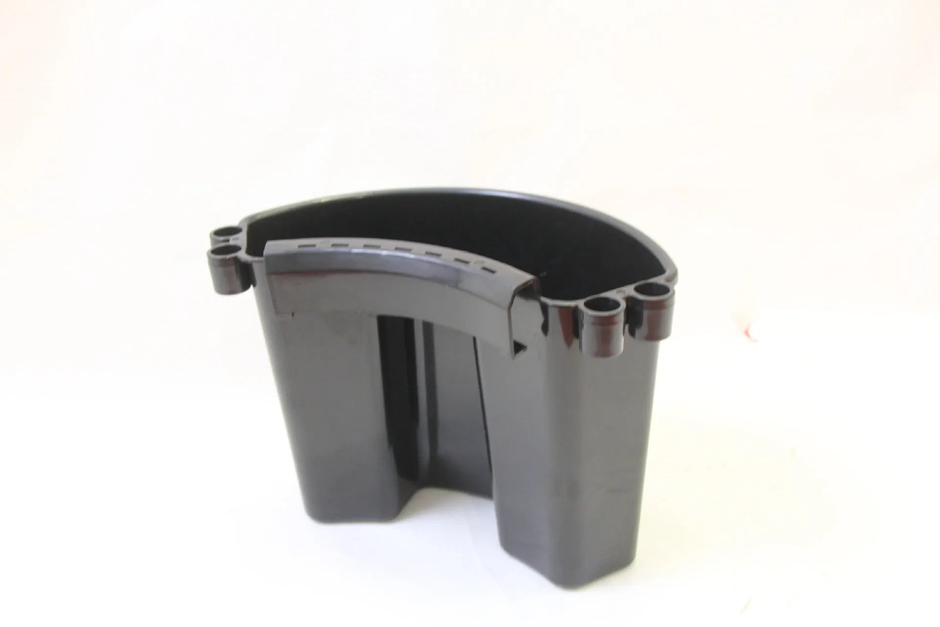 PP plastic car wash bucket in black, blue, pink, or red with 8-litre capacity