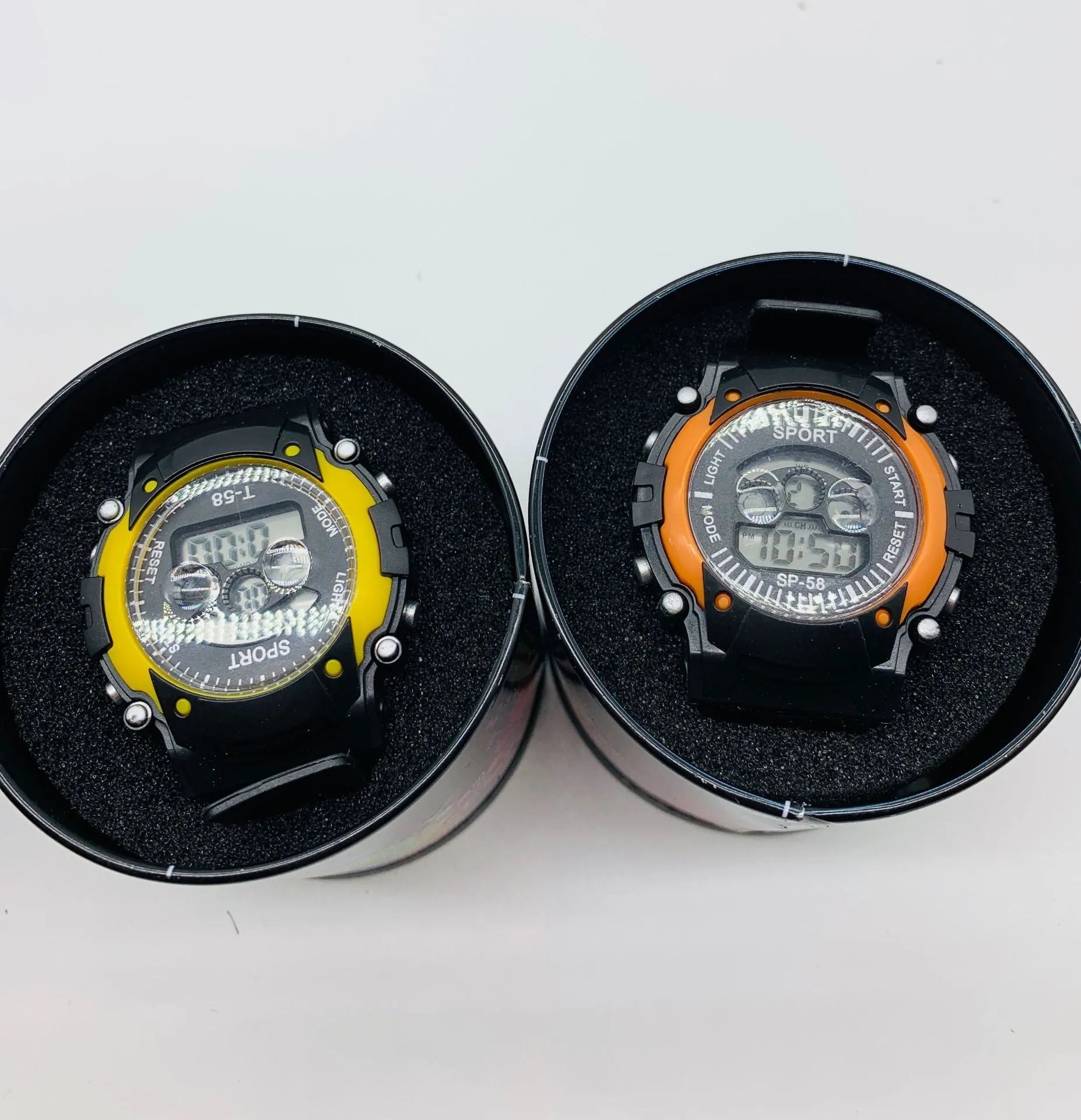 Children's digital electronic watch with large dial, silicone strap, showing alarm and time display