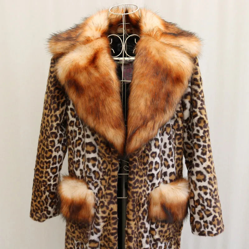 Women's long artificial fur jacket in leopard print with regular sleeves.