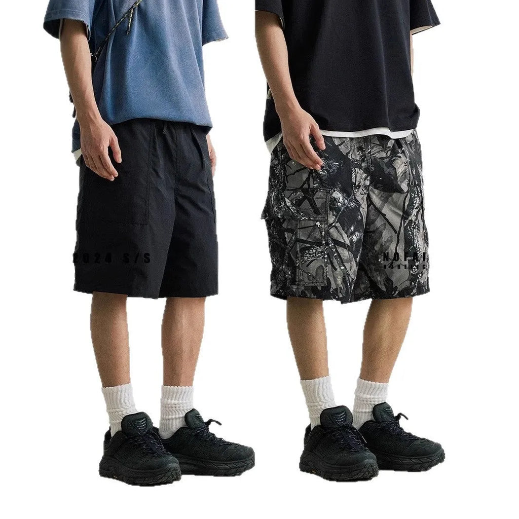 Loose straight-leg denim shorts in black with micro-elastic waistband and zip fly opening