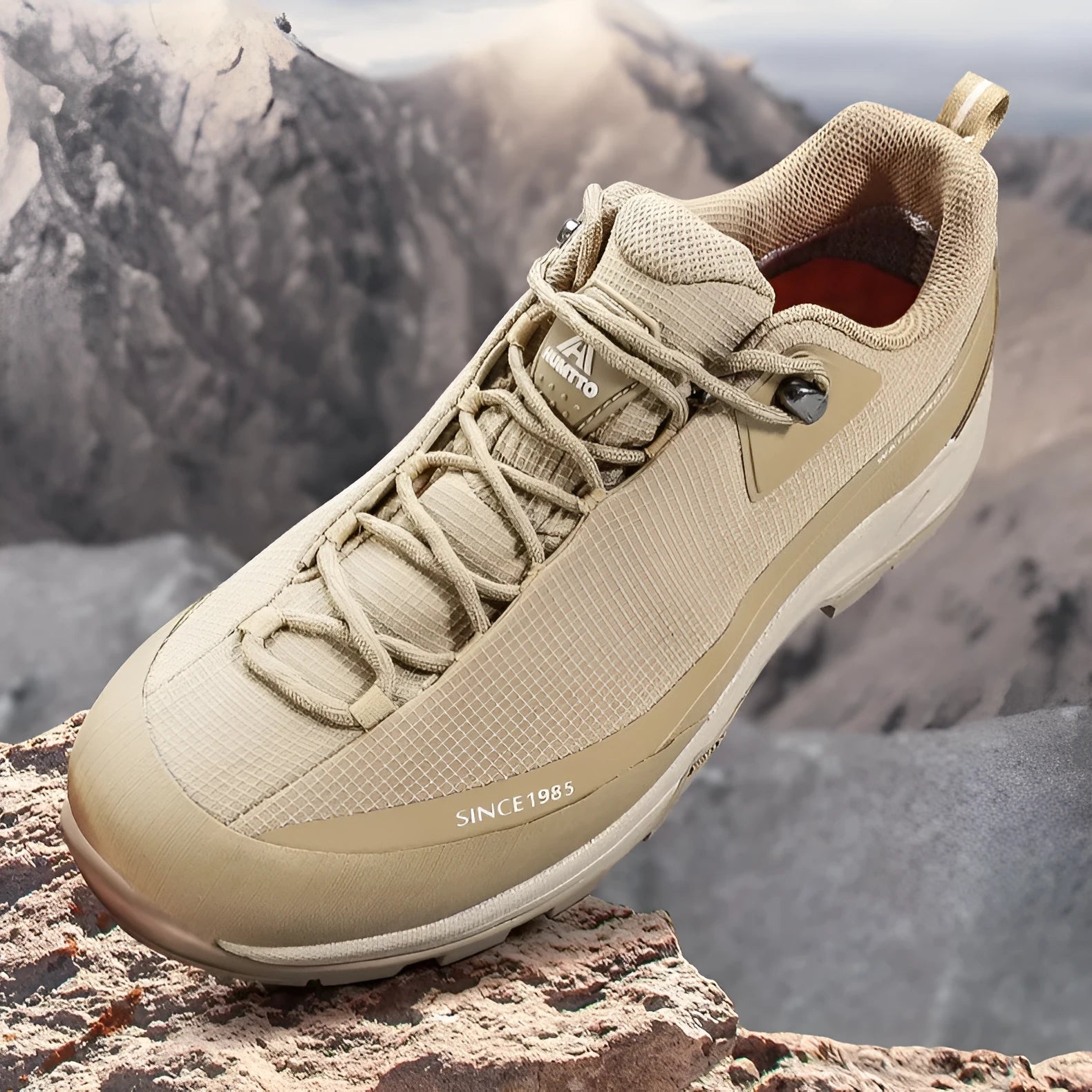 Men's low-top mountain climbing shoes with leather mesh upper and non-slip rubber soles
