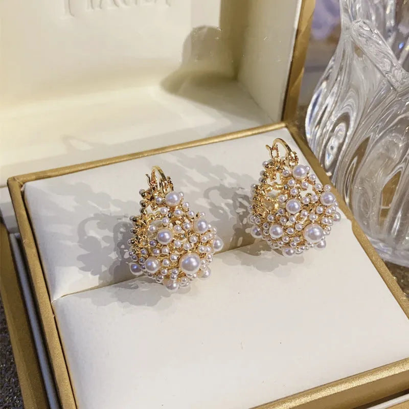 Gold-coloured women's flower basket earrings made from copper with small rice-shaped beads.