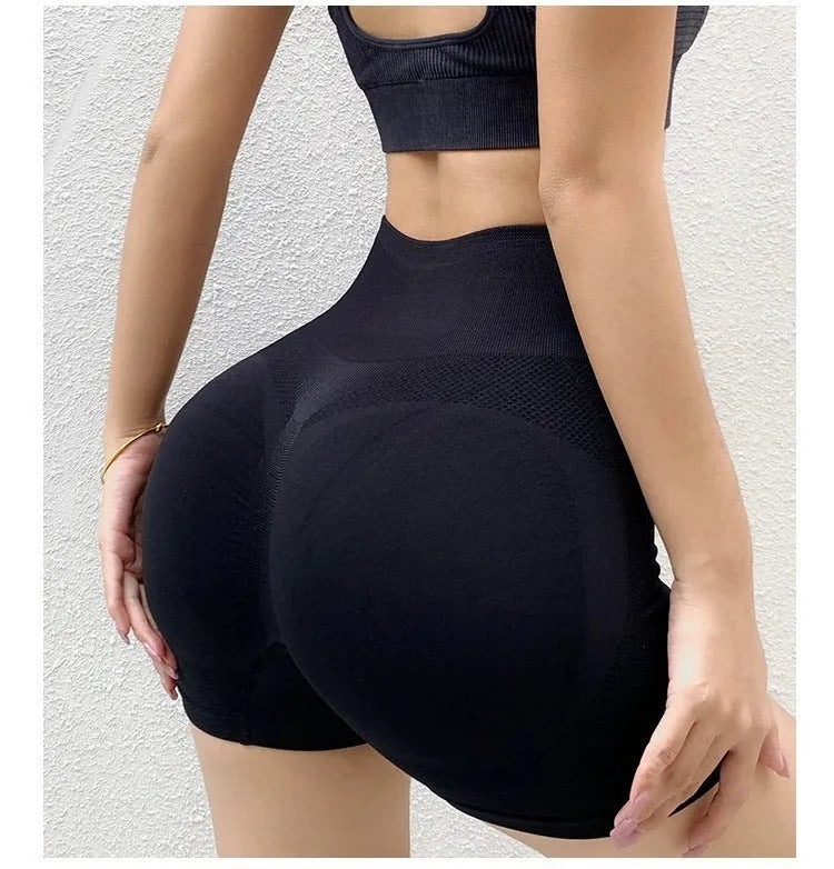Women's high-waist yoga shorts in quick-dry fabric with seamless waistband for fitness activities