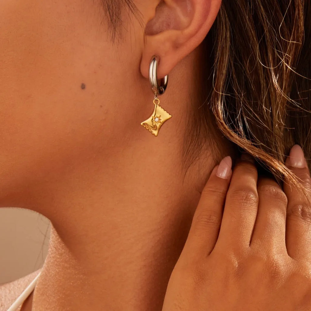 Women's stainless steel earrings with electroplated 18K finish in Christmas tree and heart shapes
