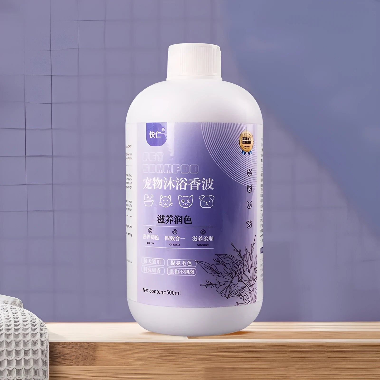 500ml bottle of pet antibacterial anti-itch shower gel with deodorising formula.