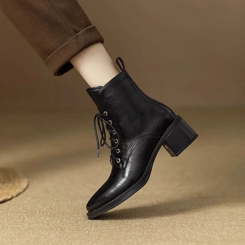Women's black pointed-toe short tube boots with 5.5cm heel and 13cm shaft