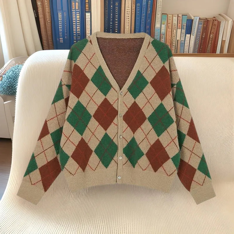 Knitted casual cardigan in macaron colours with regular sleeves and medium thickness