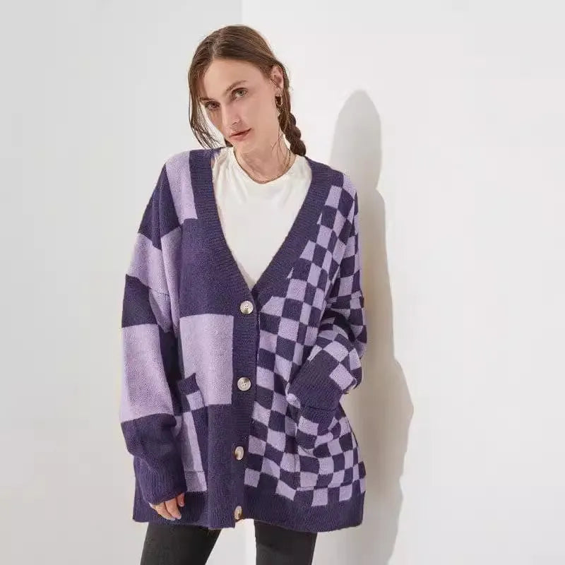 Grey loose slim fit knitwear cardigan with printed checks pattern and regular sleeves.