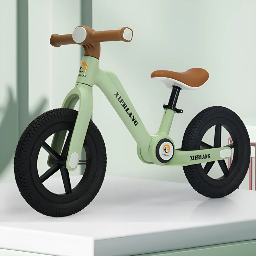 Children's pedal-free foldable balance bike grass green nylon glass fibre frame
