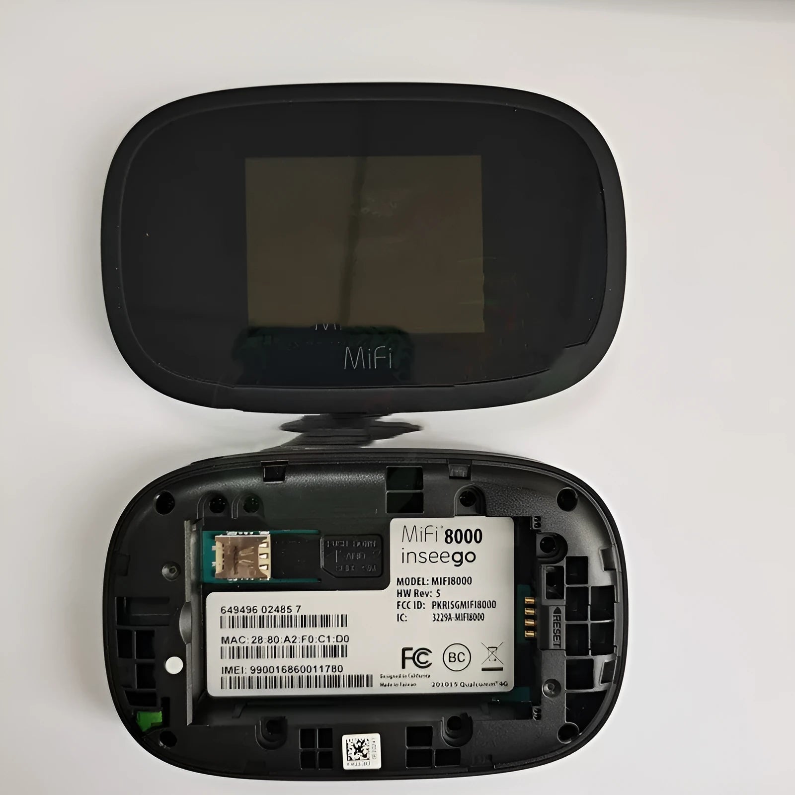 Black portable 4G wireless router with dual-core processor for mobile internet connectivity