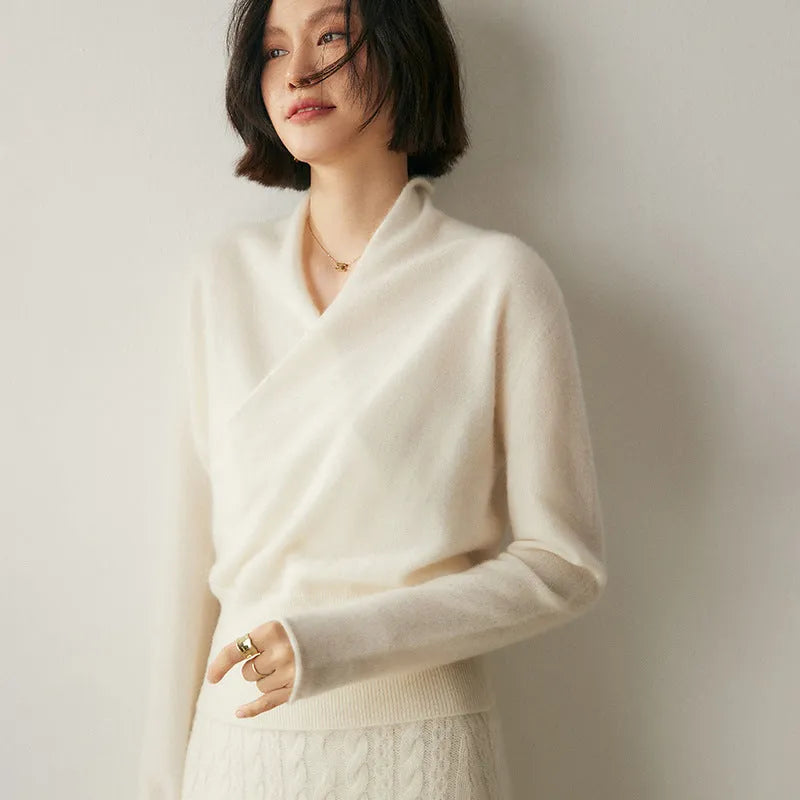 Women's solid colour V-neck cashmere sweater top in Elegant Camel with long sleeves